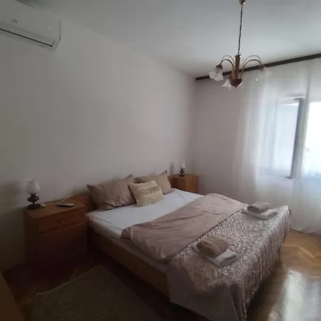 Olive Ii Kaštela